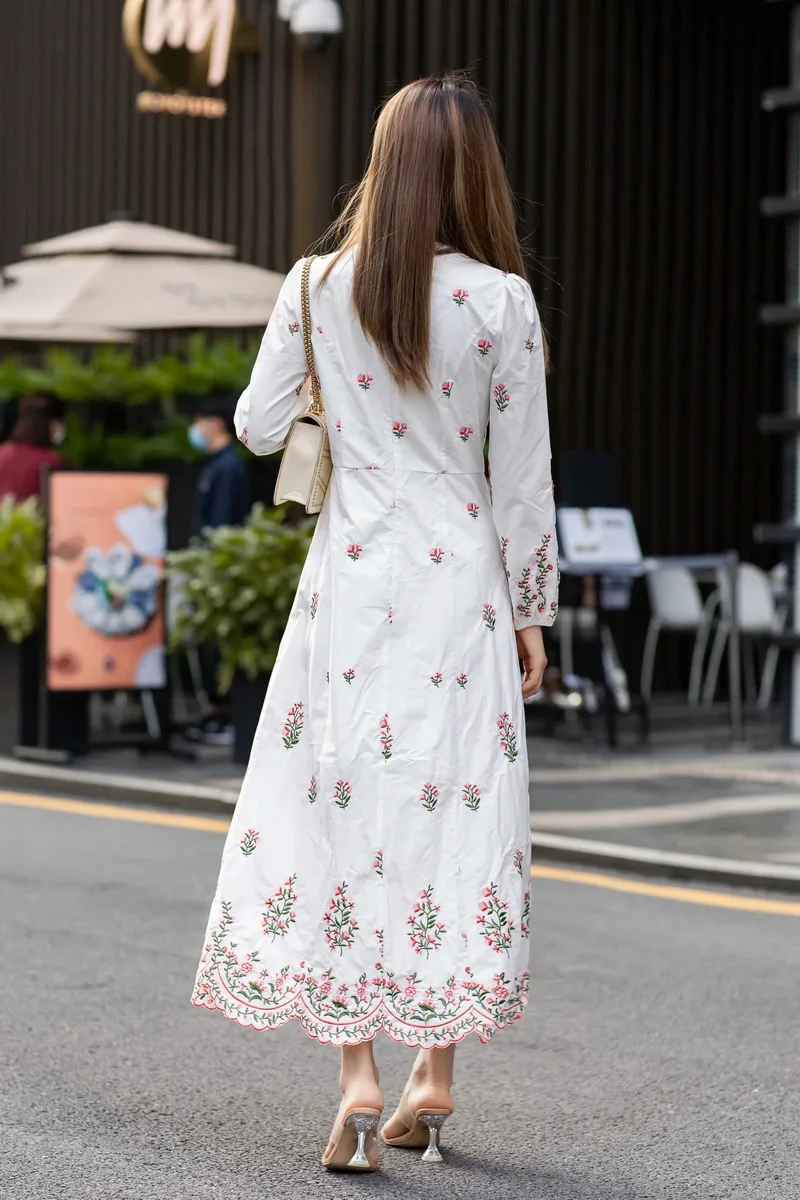 

Cotton Long Dress 2021 Spring Fashion Style Women Sweet Little Floral Embroidery Long Sleeve Casual Long Maxi Dress Runway Lady