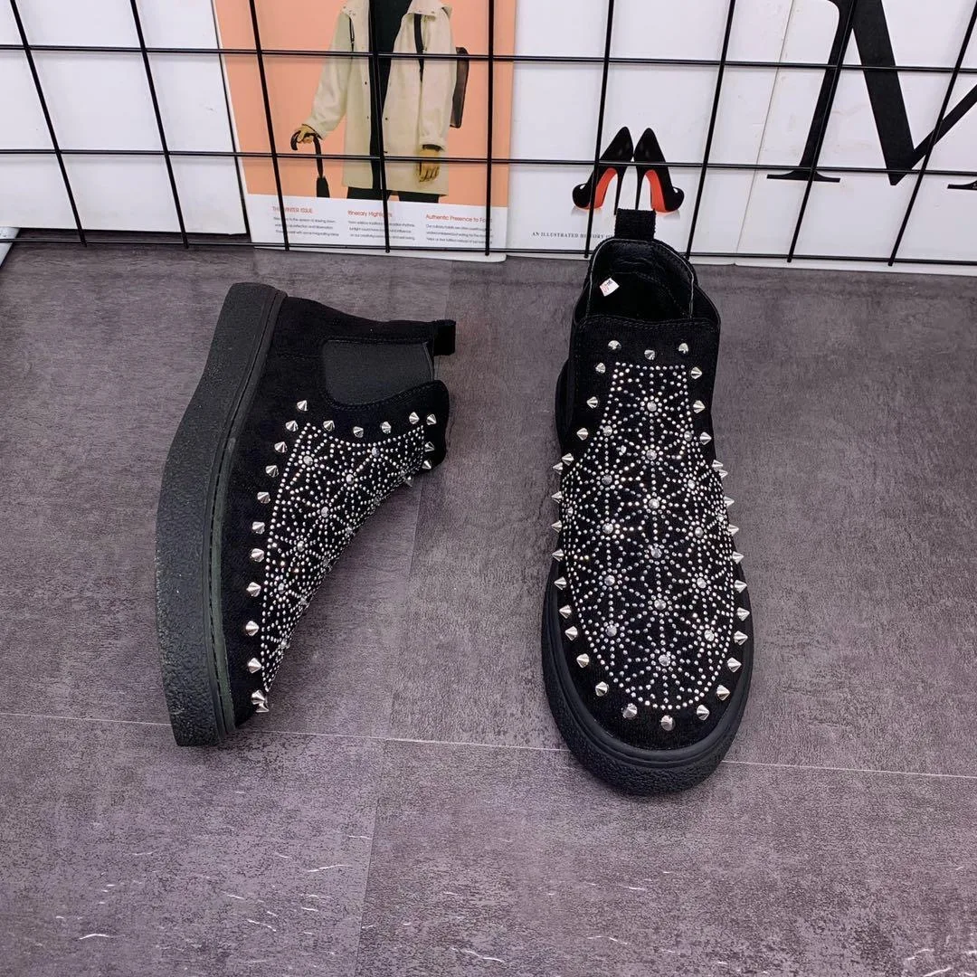 Murah Sneakers Desainer Mewah Pria 2021 Sepatu Bot Pergelangan Kaki Bersirkulasi Flat Hip Hop Paku Keling Atasan Tinggi Punk Sepatu Kasual Pria
