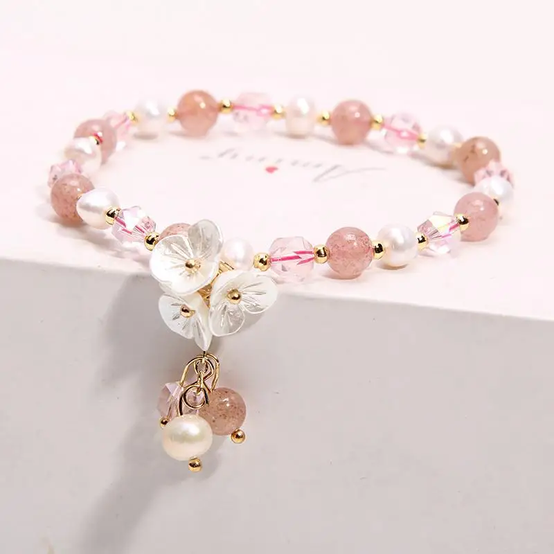 

Strawberry crystal natural freshwater pearl bracelet female ins niche design sense lucky crystal bracelet turn