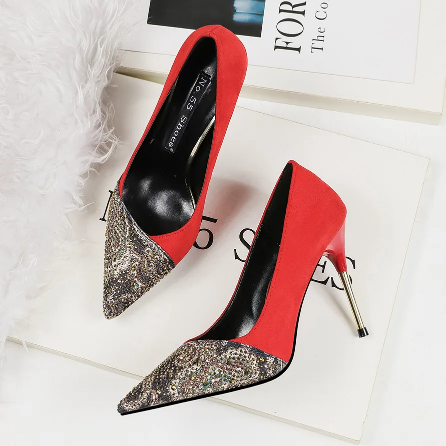 Женские замшевые туфли со стразами на высоком каблуке в стиле петчворк лодочки