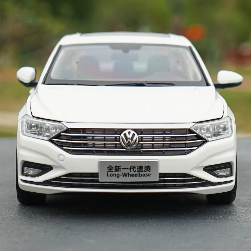 Высококачественная Игрушечная модель автомобиля из сплава 1:18 VW Sagitar новое
