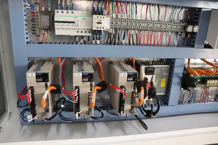 Рисунок 6 - Волоконный лазер с чпу AccTek