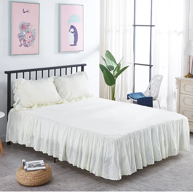 Покрывало бежевое/белое из полиэстера и хлопка с вырезом вышивкой для кровати 38