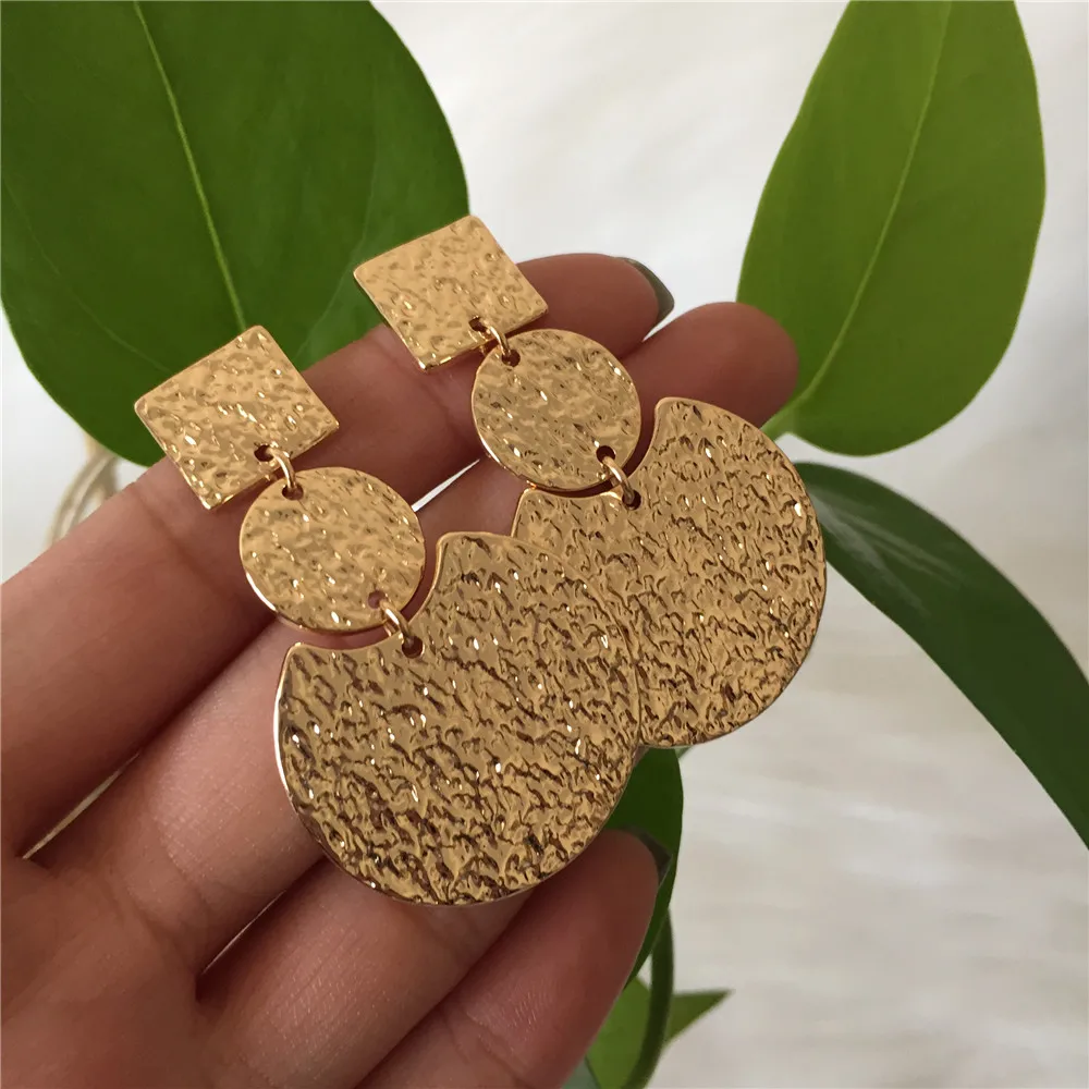 Шероховатая поверхность квадратный круглый геометрический золотистый