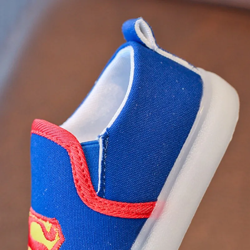 Детская обувь с подсветкой Superman Spiderman Batman; модная обувь для девочек и мальчиков; мягкие кроссовки для малышей; Лоферы без застежки на плоской подошве