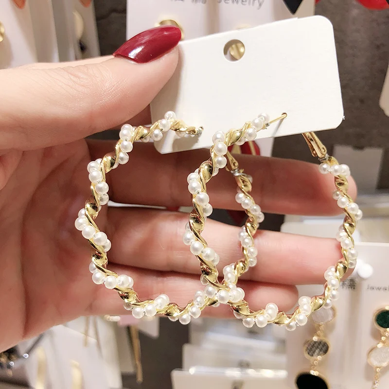 

Fashion Pearl Drop Dangle Earrings Yellow Flower Golden Sweet Jewelry Vintage Wooden Statement Earrings for Girls Women Gifts