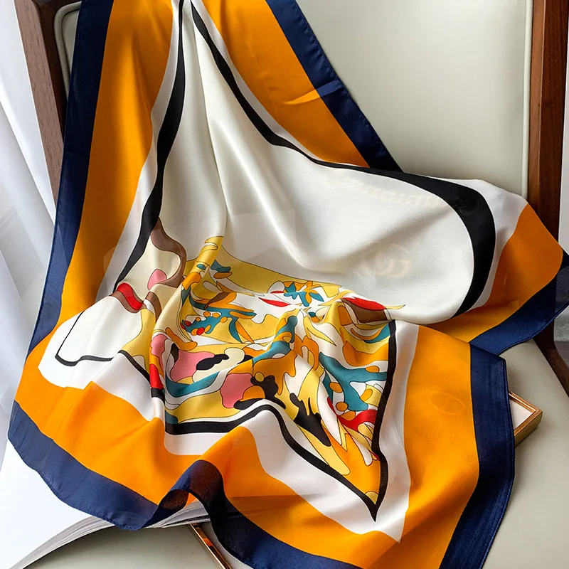 

2022 Luxury Travel Shawl Spring And Autumn Women's Fashion Large Square Scarf Lady Beach Silk Scarf New Style Printing Headscarf