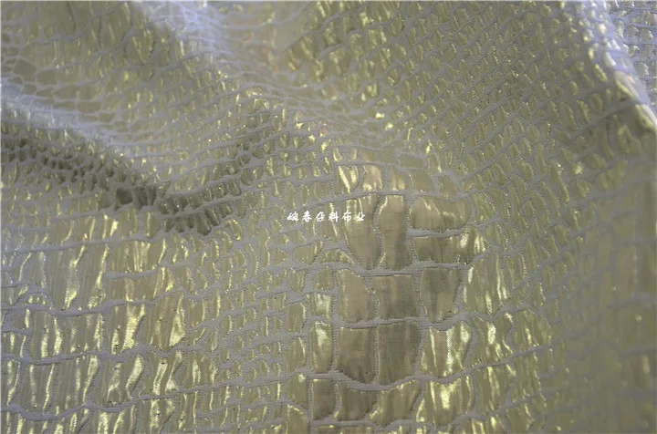 Бесплатная доставка иглопробивной жаккардовой ткани crocdile как золотое покрытие