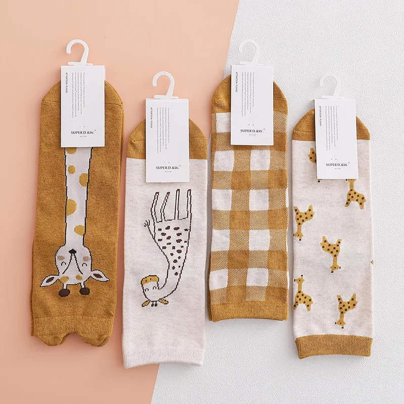 

4 pairs/autumn women's socks INS trend socks ladies medium tube three-dimensional cartoon socks trend medium tube cotton socks