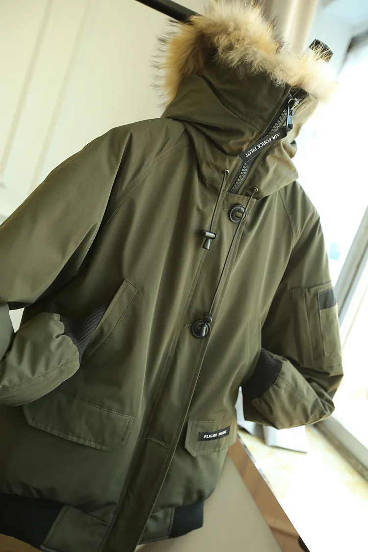 Женская куртка пилот в стиле милитари зимняя короткая с воротником из