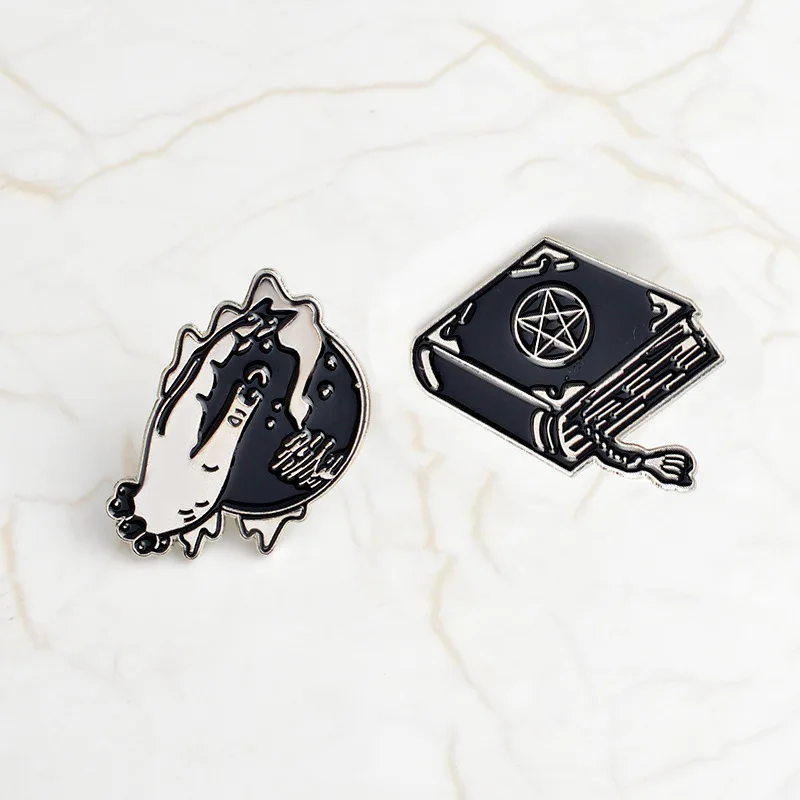 

Witch Divination Book Magic Ball Enamel Pins Gothic Dark Brooches Denim Coat Gifts Punk Bag Lapel Pin Shirt Badge Jewelry Women
