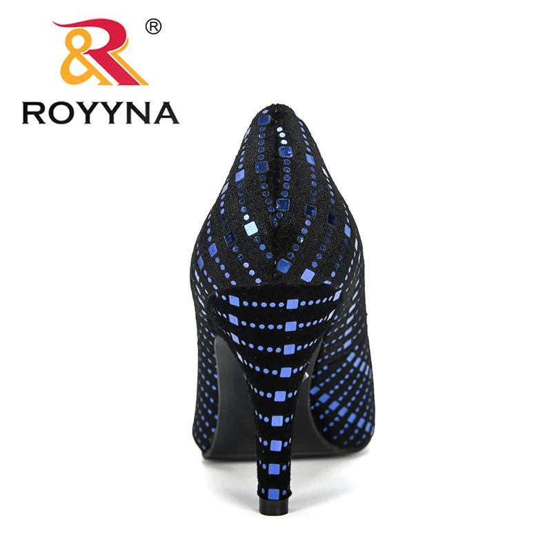 ROYYNA/Новинка года; дизайнерские женские туфли из флока на высоком металлическом каблуке; сезон осень; тонкие туфли с острым носком; женские удобные свадебные босоножки