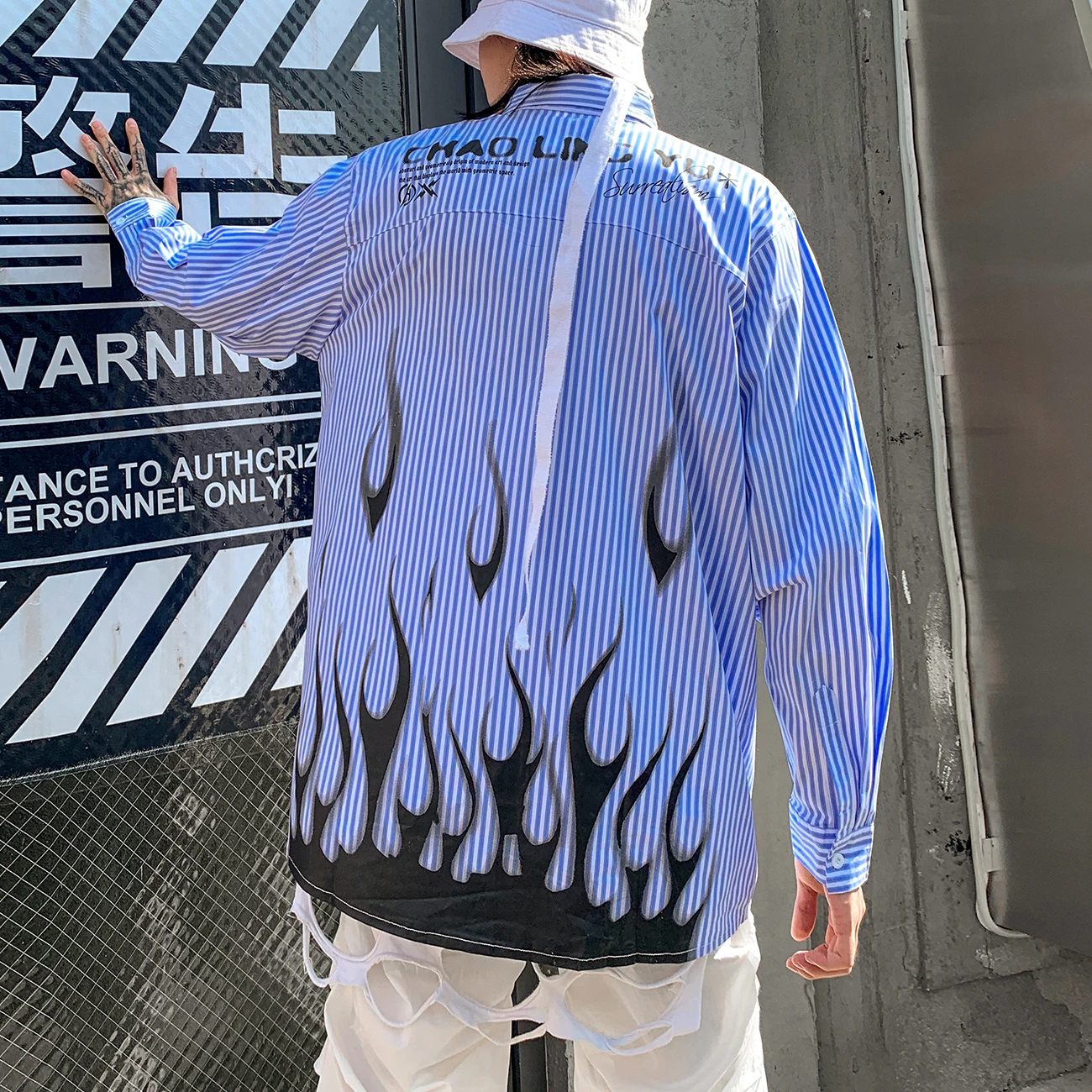 Полосатые рубашки с длинными рукавами и принтом огненного пламени Мужская