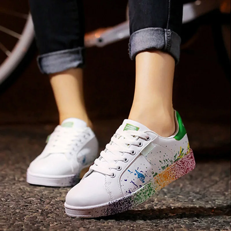 Кроссовки на плоской подошве для мужчин и женщин цветные граффити шнуровке ПУ