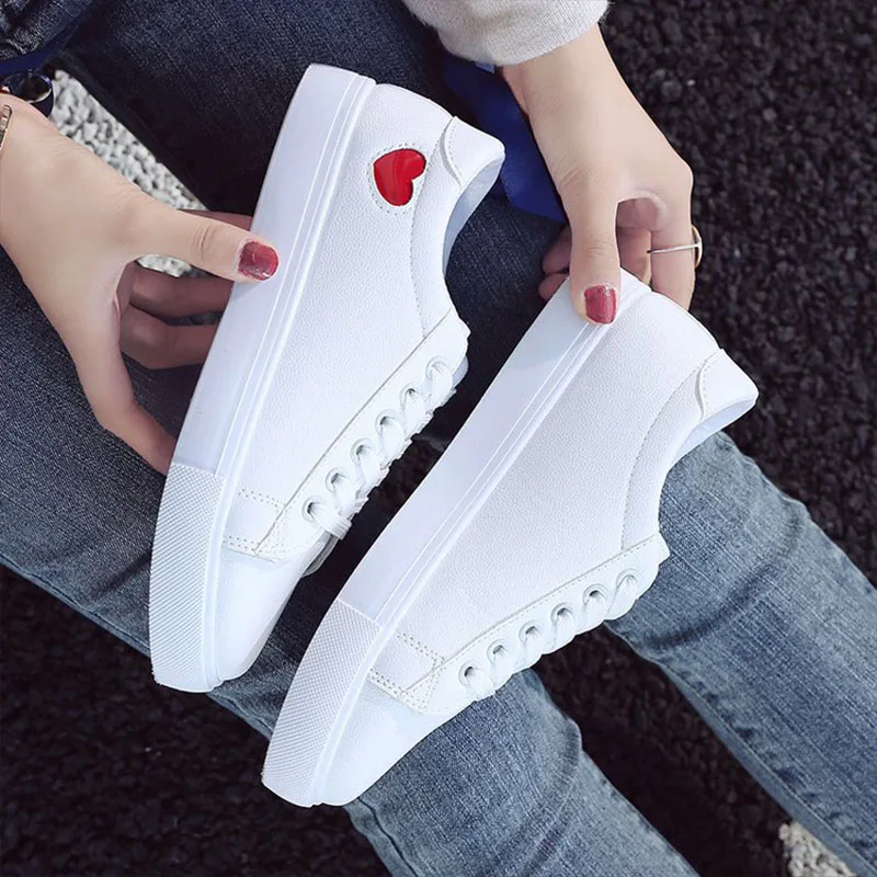 

2020 Autumn Woman Shoes Fashion New Woman PU Leather Shoes Ladies Breathable Cute Heart Flats Casual Shoes White Sneakers