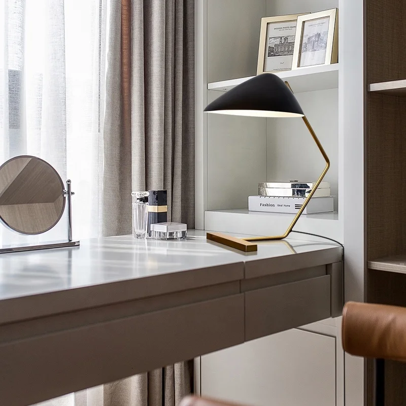 Темно бронзовый функциональный стильный декоративный светильник из металла с