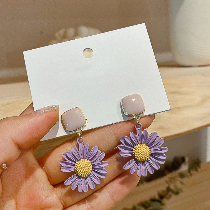 

New Trend Multi-color Small Daisy Shape Women's Romantic Gift Earrings Creative Flower Women's Earrings Earrings Wholesale