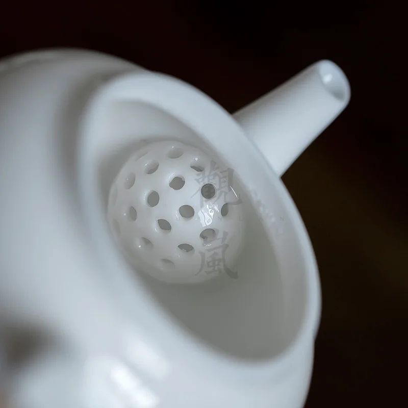 Маленький чайник из белого фарфора домашний нефрита и чайная чашка