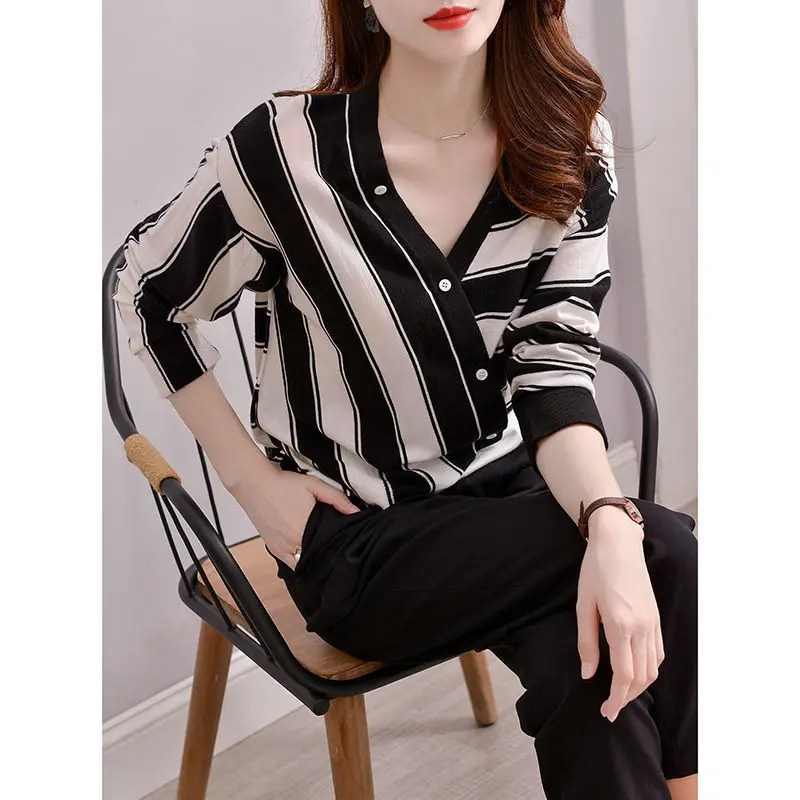 

V-neck striped top women's 2021 new fashion spring and autumn long sleeve straight tube irregular top women's wear