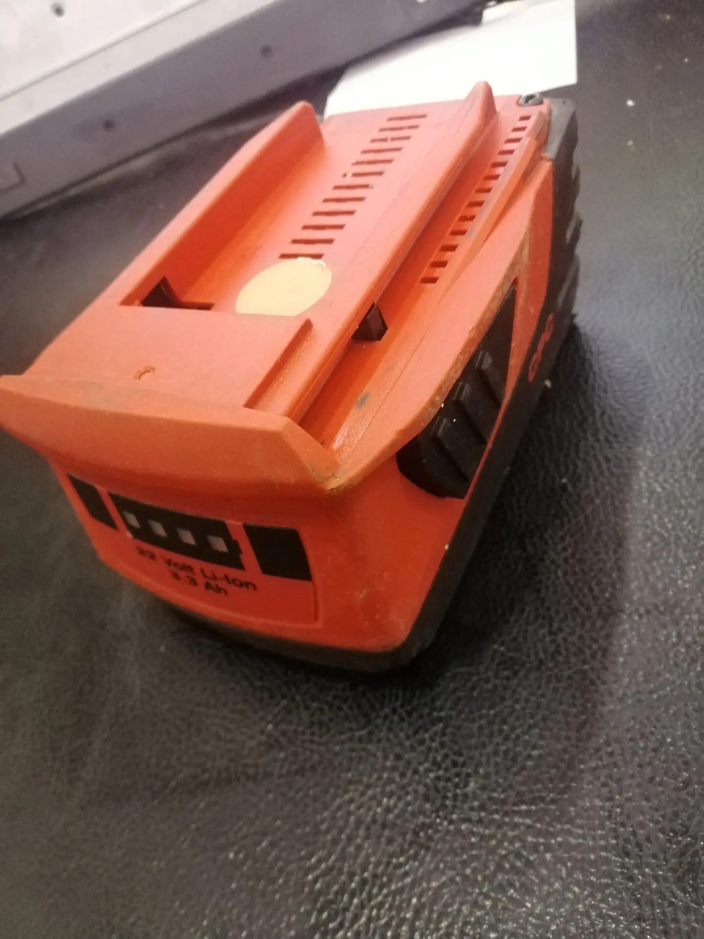 HILTI оригинальная Hilti 21 6 V 22 3.3A литиевая батарея (б/у) с большим количеством запасов