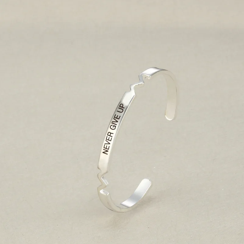 Медный браслет в форме молнии с положительным текстом Never Give Up вдохновляющий