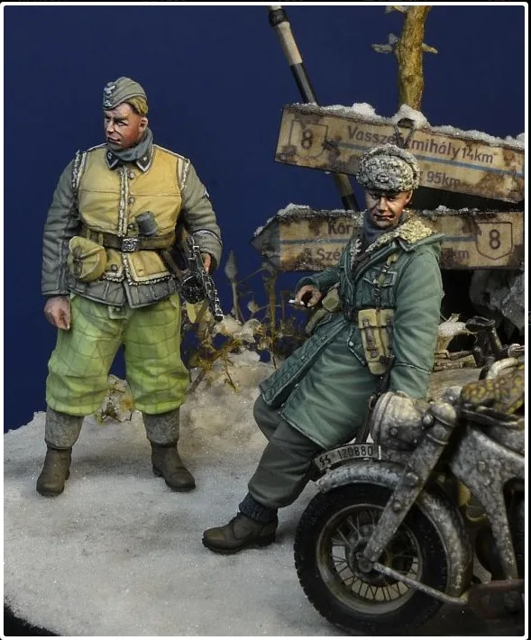 

1/35 Resin Model Figure GK，2 figures.There is no motorcycle ， no motorcycle accessories ， Unassembled and unpainted kit