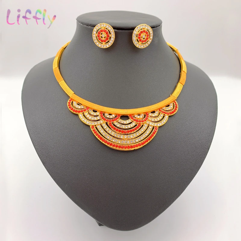 Женский комплект ювелирных изделий из колье и золотого костюма в африканском