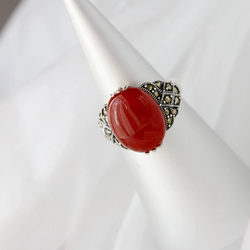Оригинальные Серебряные кольца инкрустированные натуральным красным агатом