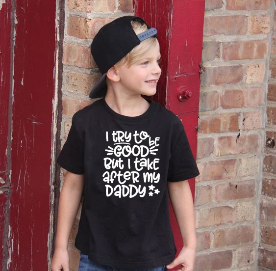 Забавная летняя футболка для детей я стараюсь быть хорошим но люблю папу детская