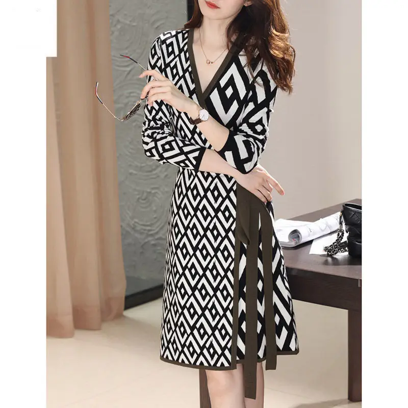 

Long-Sleeved Color Contrast Lozenge Knit Lace-Up Dress Women's Autumn And Winter 2021 New Thin V-Neck Wrap Skirt
