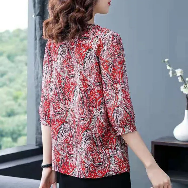 Женская шифоновая блуза с V-образным вырезом и принтом