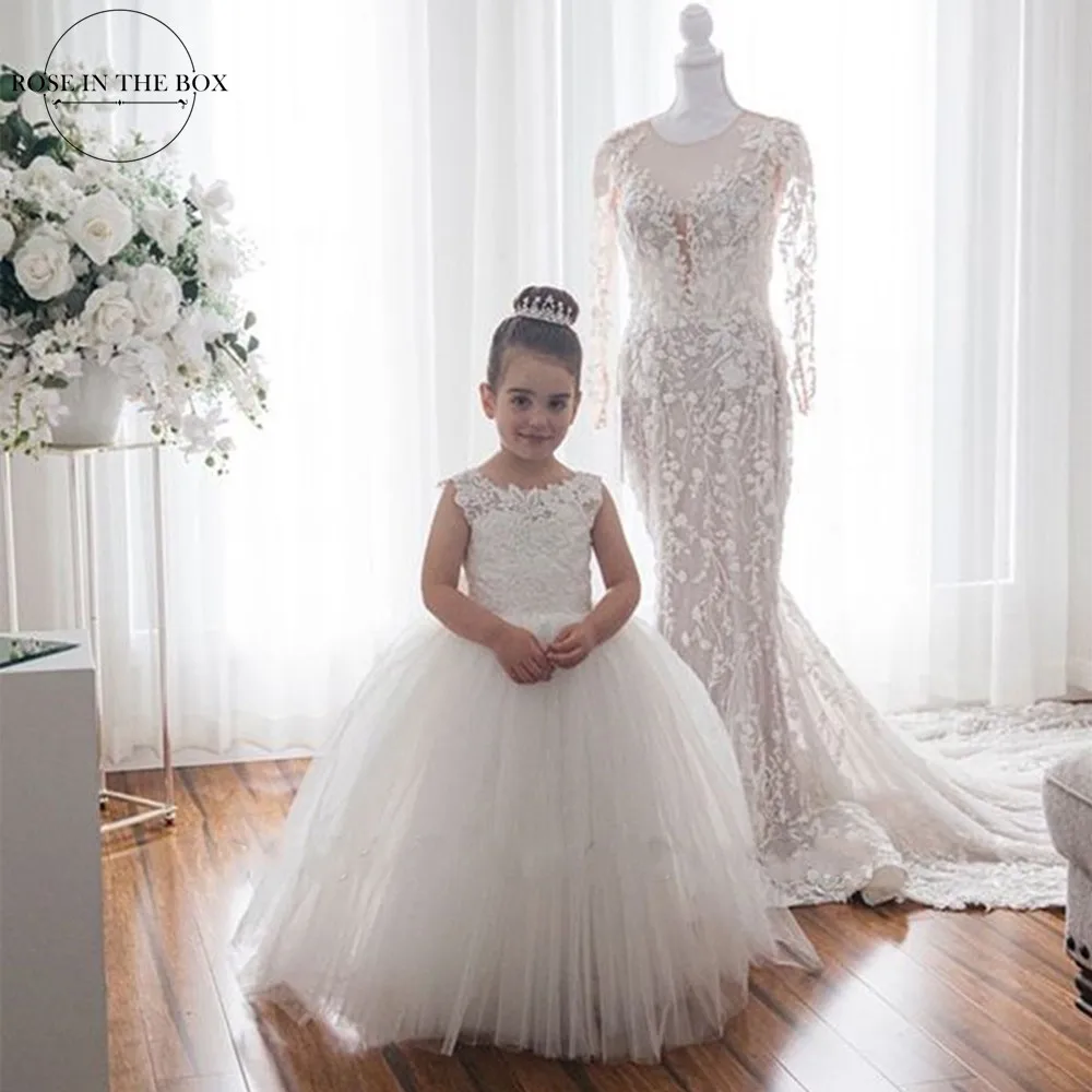 

Cheap Ivory Lace Train Ball Gown Flower Girl Dresses 2022 Bow Tie Back Princess Dress Girls Wedding Party Dresses
