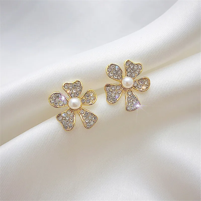 Роскошные женские серьги-гвоздики с жемчугом и цветком очаровательные серьги