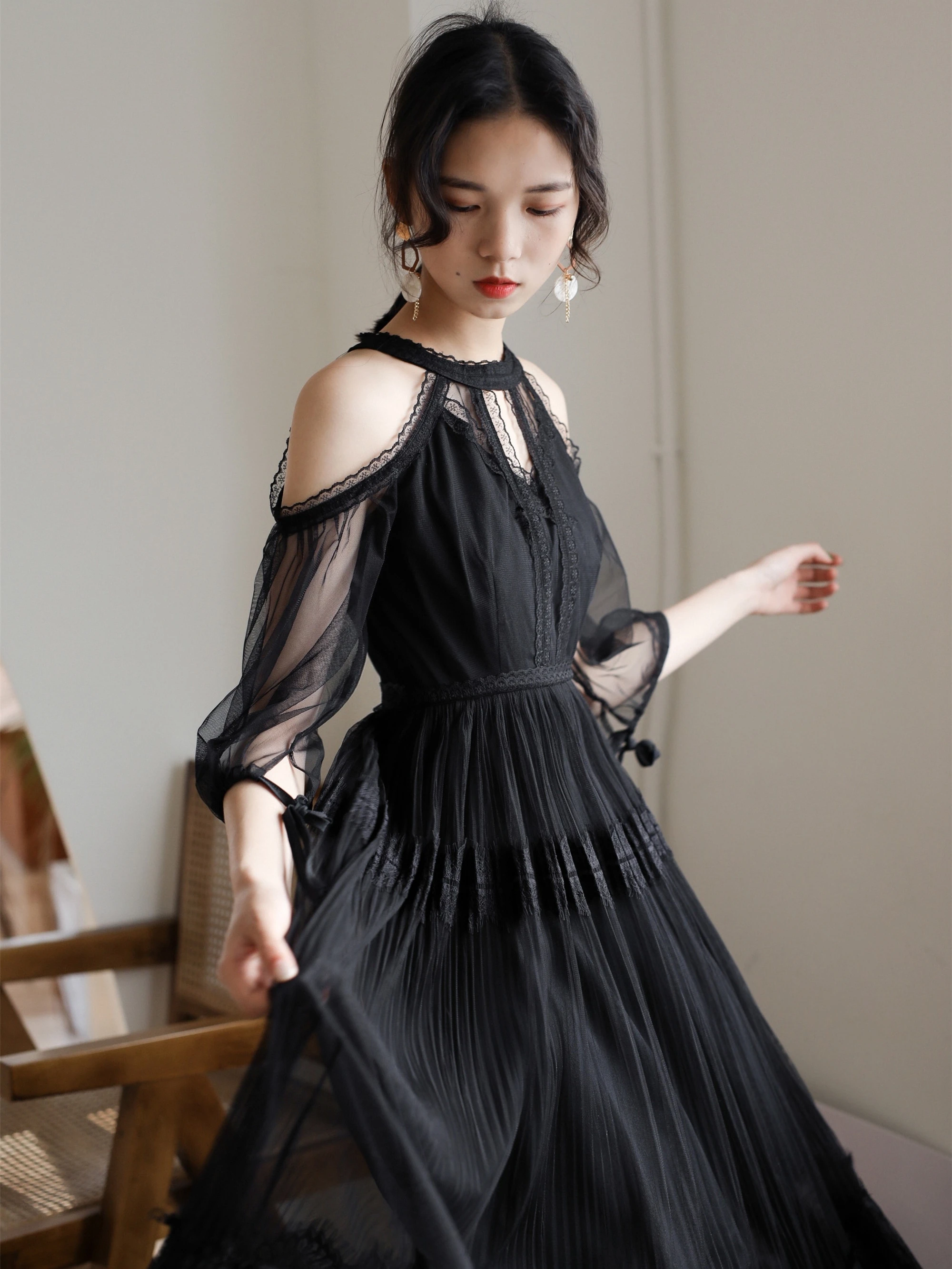 Женское праздничное платье с лямкой на шее вечерние ажурные черные сетчатые