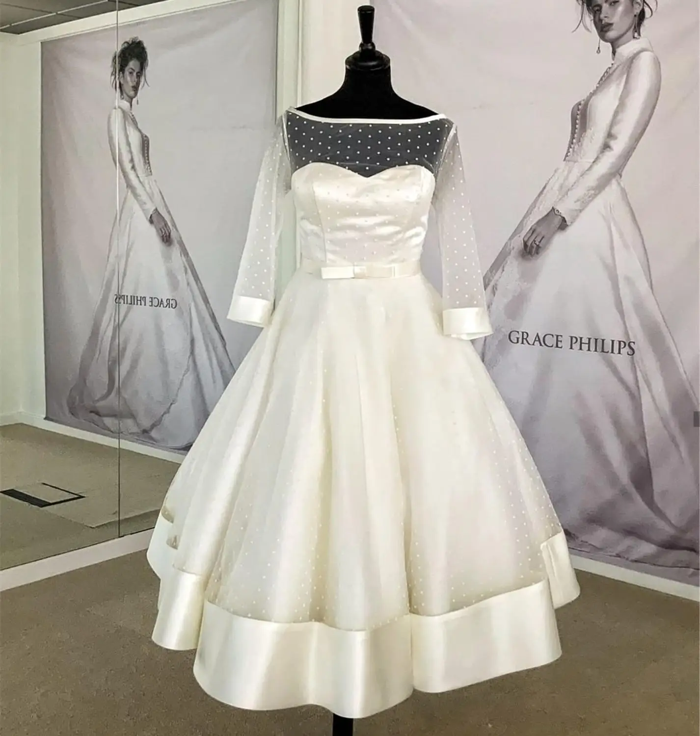 Короткие свадебные платья бальные 2021 для невесты до колена рукав 3/4 Белое