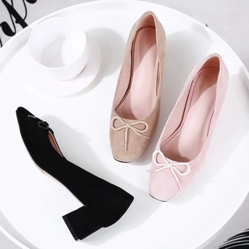 Новинка 2018 года сезон весна-осень замшевые черные туфли с закрытым носком