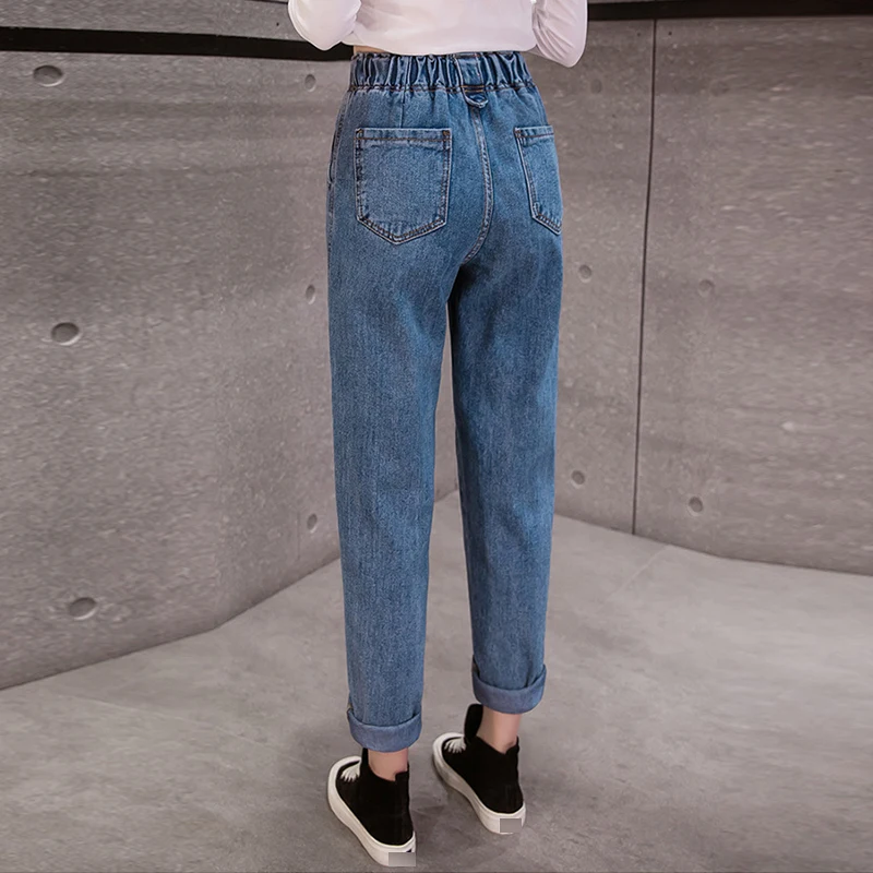 Женские джинсы бойфренды белые рваные с высокой талией и эластичным поясом