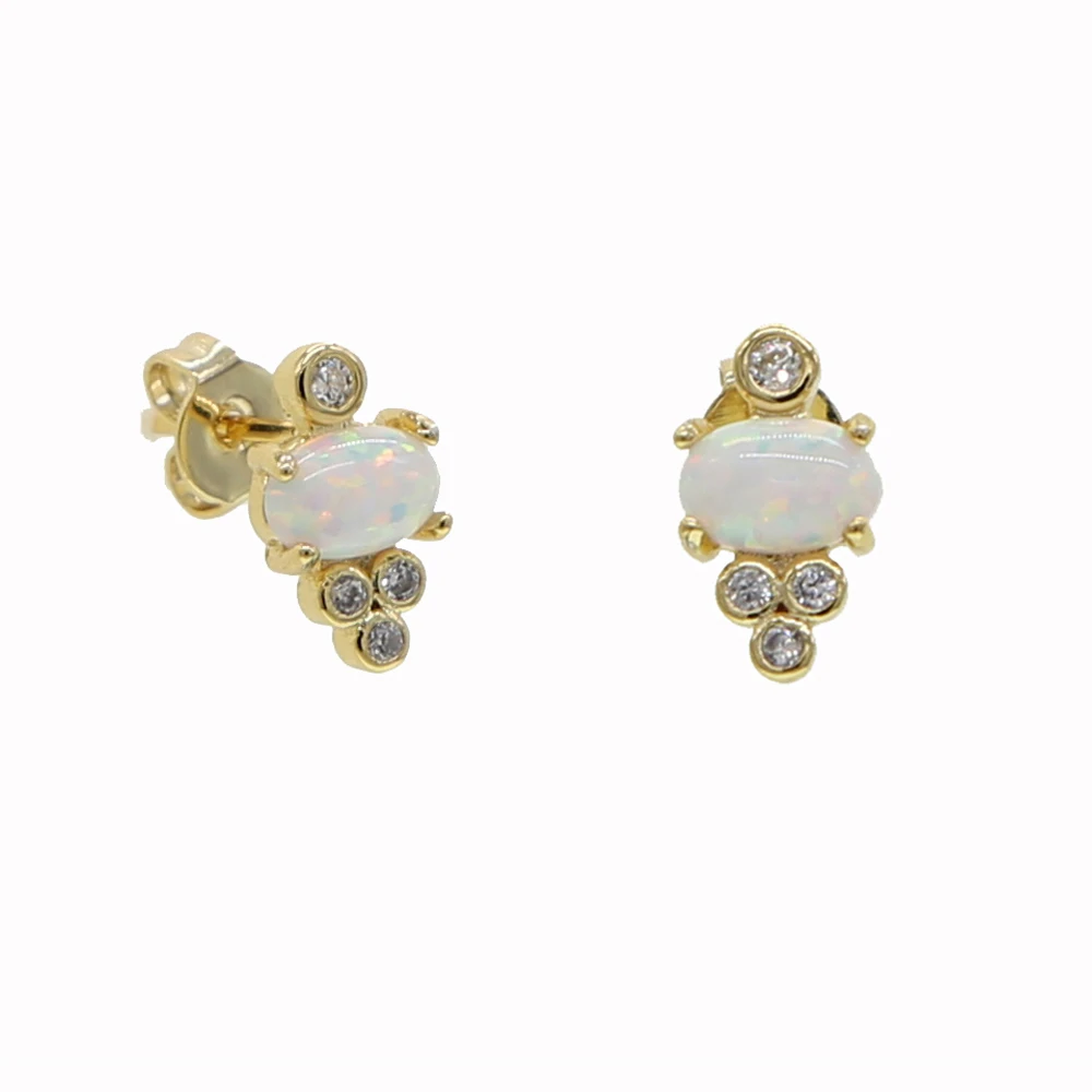 Минималистичные круглые шпильки овальной формы с белым огненным опалом и