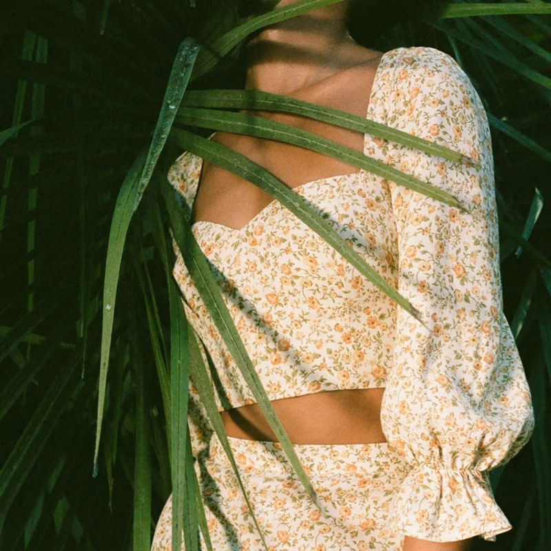 

Floral Print Blouses Summer Women Sexy Backless Bandage Elastic Folds Slim Crop Top Vintage Lantern Sleeve Ruffle T Shirt 2021