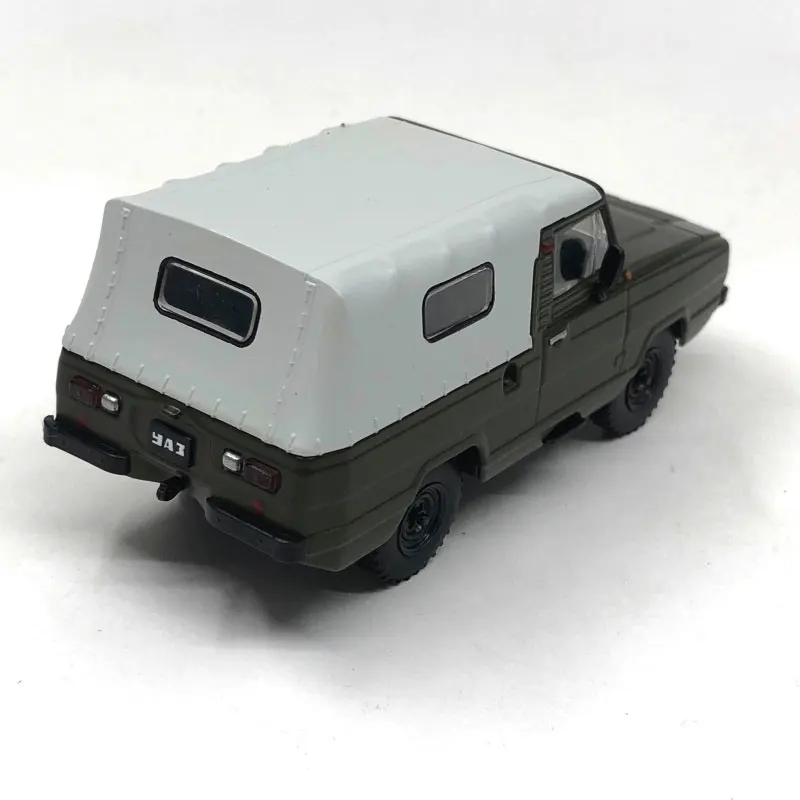 Модель российского автомобиля из металлического сплава в масштабе 1:43 ретро