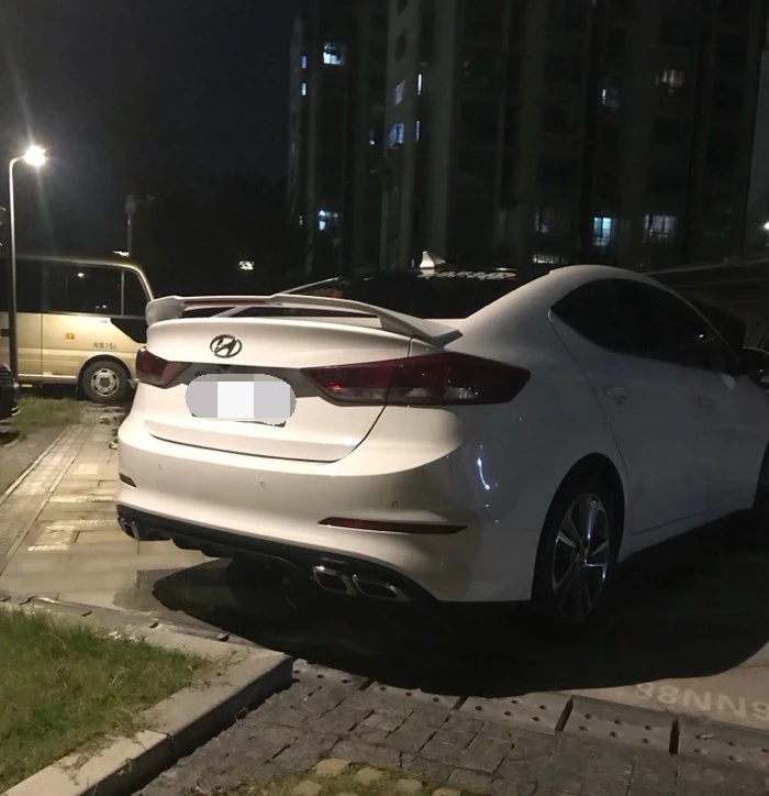 Для HYUNDAI Elantra спойлер 2016-2018 светодиодный светильник ABS Материал заднее крыло
