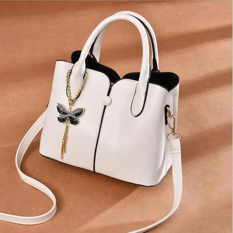 

Новинка Осень-зима 2021, модная женская сумка с бантом и кулоном, женская сумка на плечо, женская сумка-мессенджер, портативная маленькая квад...