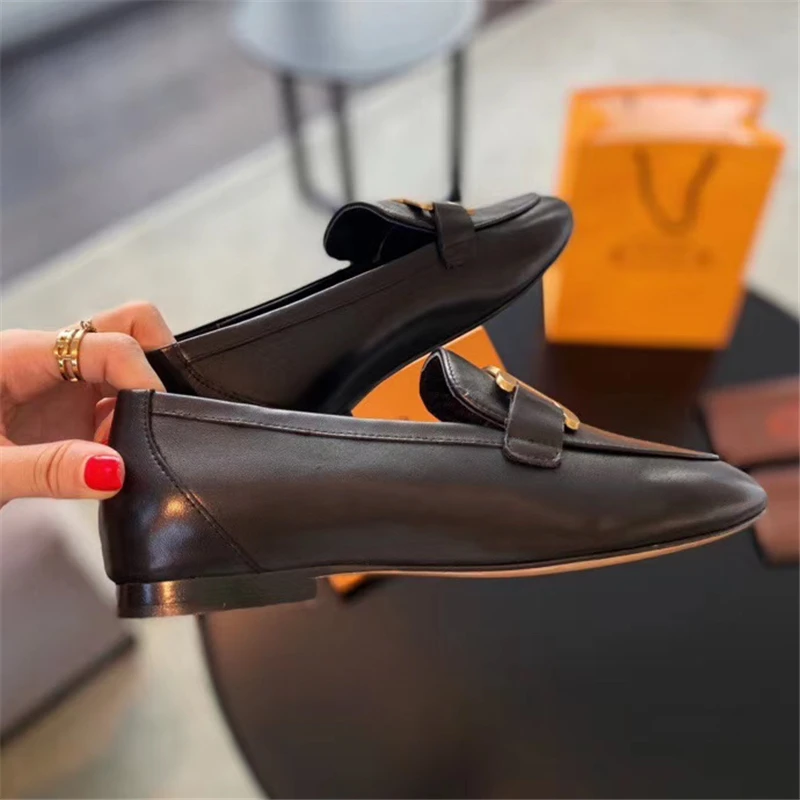 

2021 European and American spring and autumn new women's flat shoes with metal buckle decoration loafers