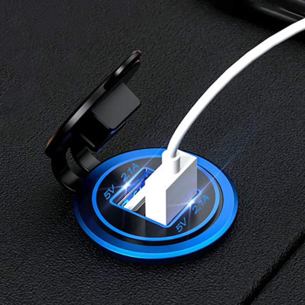 Автомобильное зарядное устройство с двумя портами USB для зарядки телефона