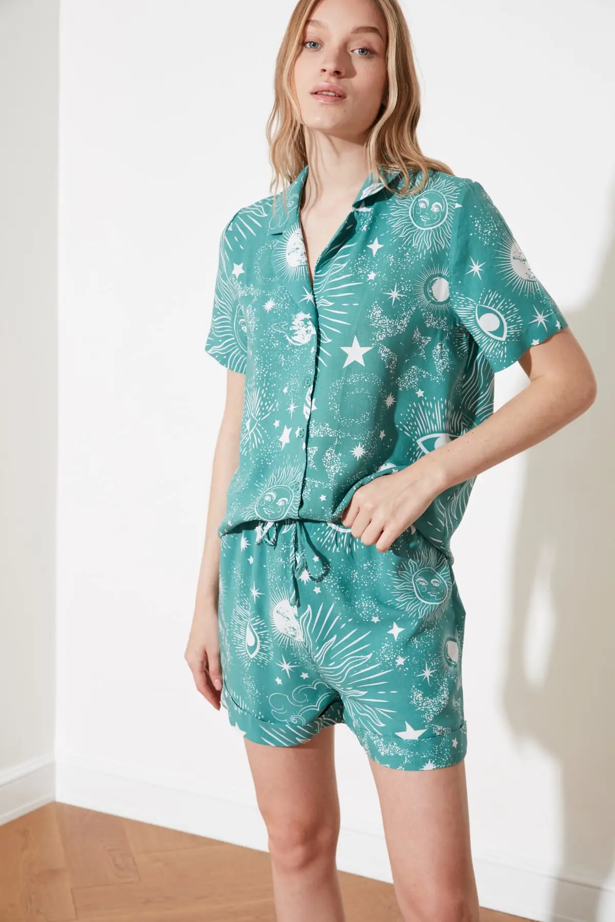 

Trendyol Ethnic Pattern Woven Pajamas set THMSS21PT0297