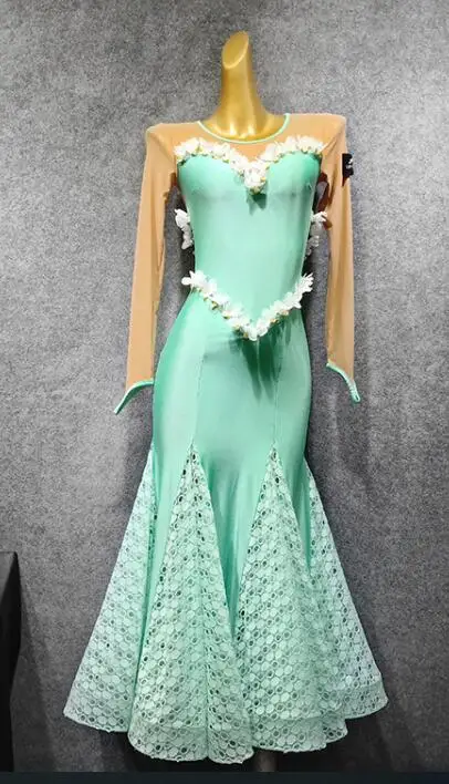 Женское платье для бальных танцев зеленое однотонное вальса с белыми цветами