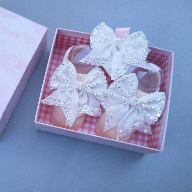 

Two Piece Newborn Baby Girls Boys Solid Socks Headband Sets Bow Knot Pearl Cute Newborn Gifts Infant Baby Girls Boys Sets 0-3M