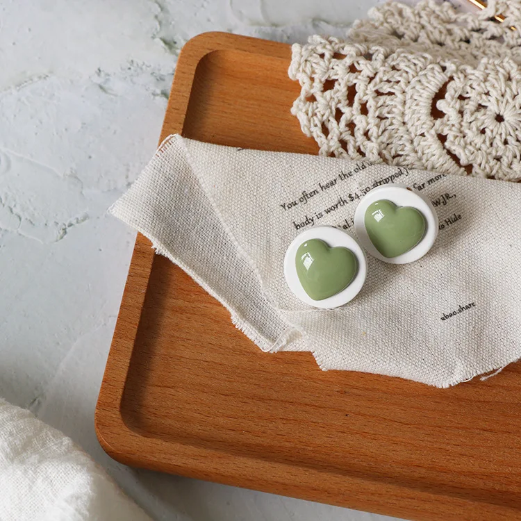 

Matcha green contrast color love simple earrings earrings Japanese and Korean ins style personality hand-made cute girl jewelry