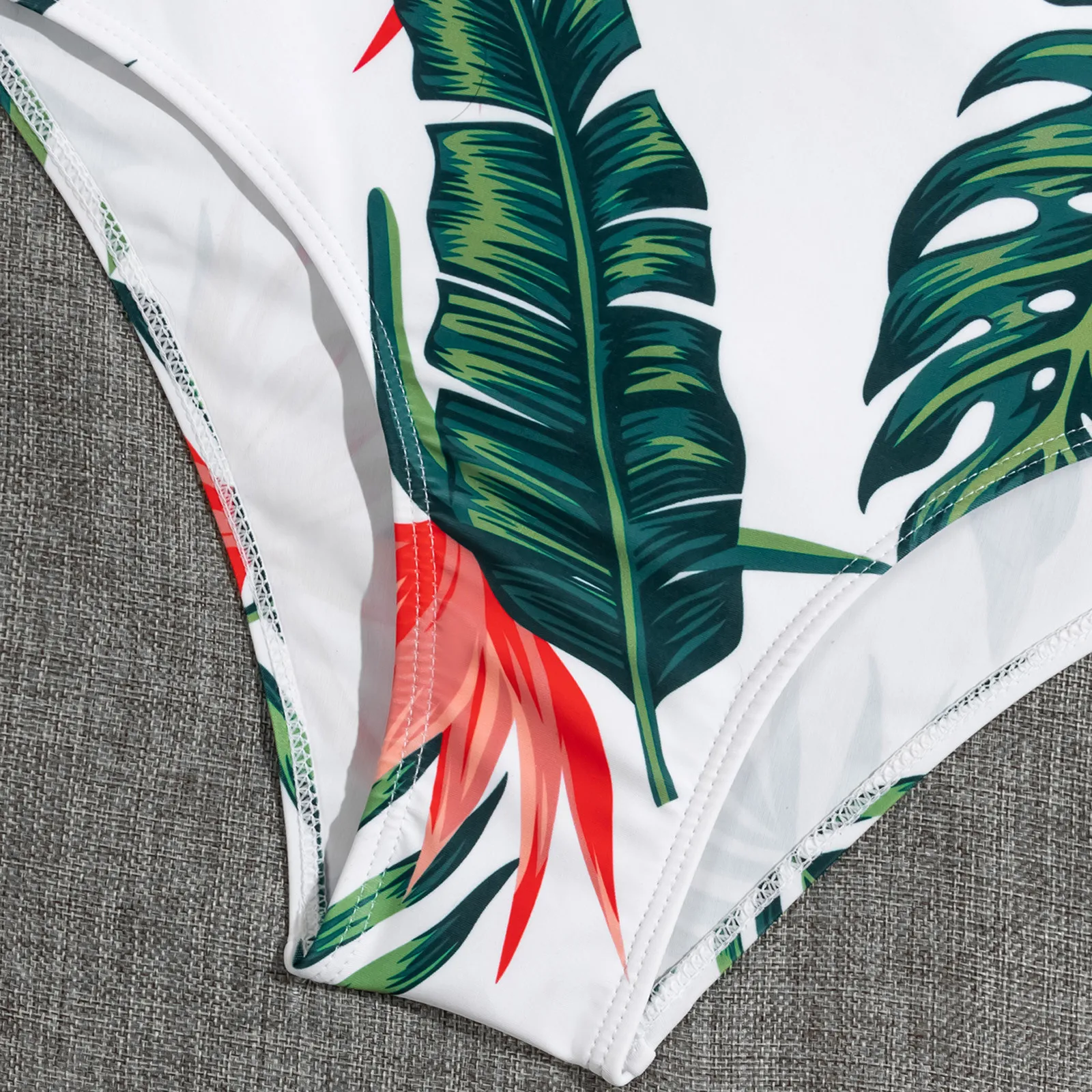 

Leaf Print One-Piece Swimsuit Women Cross Strap Sexy Padded Cups Monokini 2021 Girls Beach Bathing Suit Swimwear Ropa Mujer