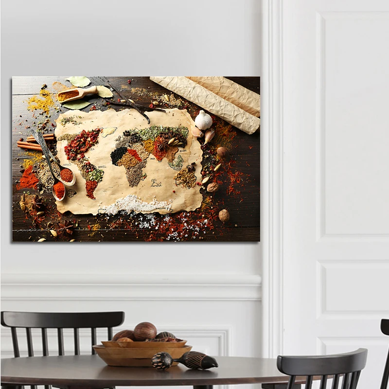Карта мира изготовленная из разных видов специй на деревянном фоне холст
